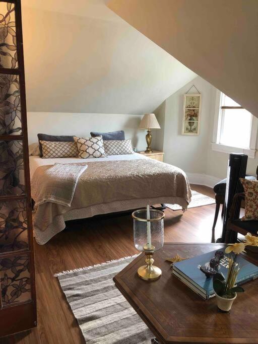 Redefined Alchemy - Bright, Eclectic, Pretty Apt 3E Little Falls 외부 사진